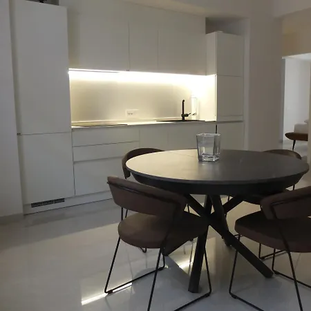F&m House *