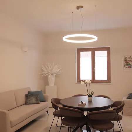 Apartment F&m House *