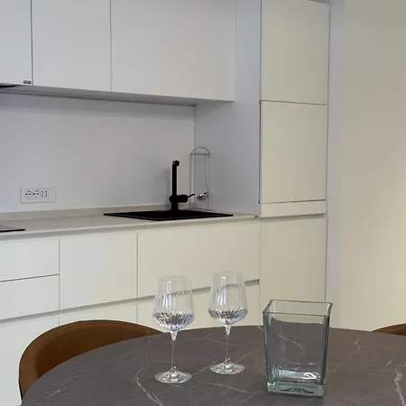 Apartment F&m House *